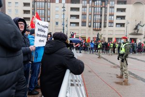 Triukšmingo protesto prie Seimo aidai: kodėl Gitanui Nausėdai plojo, o kitiems – švilpė?