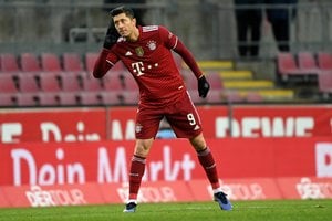 Robertas Lewandowskis su „Bayern“ triuškino varžovus ir gerino rekordus
