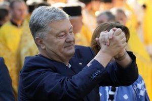 Ukrainos prokurorai į šalį grįžusiam P. Porošenkai nustatė 31 mln. eurų užstatą