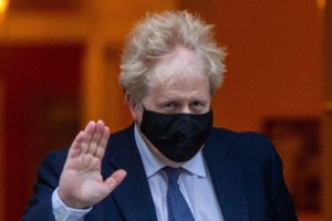 B. Johnsonas atsisako trauktis iš JK premjero posto dėl vakarėlių skandalo