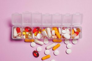Vitaminų perdozavimo grėsmės: nežaiskite vaistininkų patys
