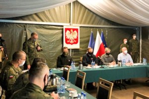 Lenkija svarsto karinės pagalbos Ukrainai klausimą