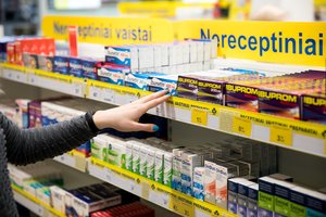 Vaistinėse lietuviai dažnai ieško medikamentų nuo COVID-19: patarė, kokios priemonės padeda