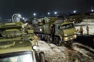 Rusija patvirtino perdavusi karinės technikos Baltarusijai