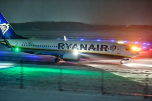 Prastos žinios skrydžių mėgėjams – „Ryanair“ svarsto didinti bilietų kainas
