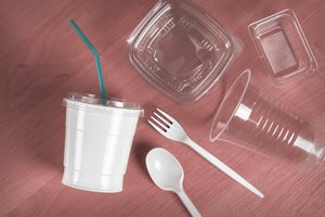 Vienkartinių plastiko gaminių draudimas: kaip reaguoti pastebėjus pažeidimą?