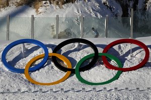 Pekino olimpines žaidynes slegia ne tik COVID-19 baimė: tikro sniego nebus nė gramo