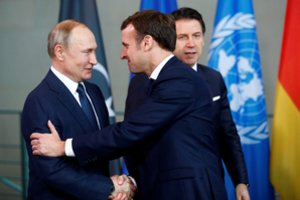V. Putinas pradėjo susitikimą su E. Macronu Maskvoje