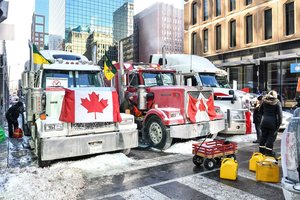 Kanada: policija Otavoje iš protestuotojų konfiskavo daugiau kaip 3 tūkst. litrų degalų kanistruose