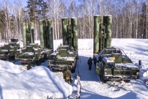 Nerimą keliantys ženklai Baltarusijoje: oro erdvės gynybos sistemos S-400 pradėjo „kovinį budėjimą“