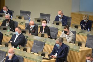 Politologai valdančiųjų persigalvojimą dėl neeilinės Seimo sesijos vertina skirtingai: tai komunikacinis chaosas
