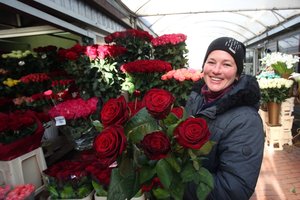 Valentino dieną – apgultis turgeliuose: vilniečiai vien dėl pigesnių gėlių atvyksta į Kauną