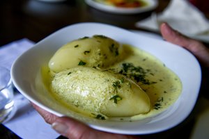 3 receptai šventiniams pietums: ypatingi cepelinai, tradiciniai „Žemaičių“ blynai ir gaivios burokėlių salotos