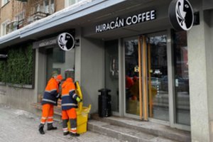 „Grinda“ paaiškino, kodėl gatvės iki šiol nėra barstomos kavos tirščiais