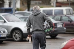 Rusijoje tampa vis sunkiau nusipirkti alkoholio – didindama kainas, valdžia prisidengia šešėlio mažinimu