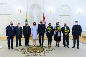 Prezidentas apdovanojo kūrėjus „už bendrų Lietuvos namų jaukumą, grožį ir tvirtybę“ 