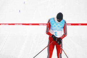 Rungties favoritu laikytas norvegas viltis laimėti olimpiadą palaidojo čiuoždamas priešinga trasos puse