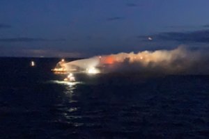 Portugalijos kariškiai prie Azorų salų išgelbėjo degančio krovininio laivo įgulą
