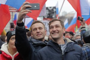 Rusijos teismas už akių nuteisė A. Navalno brolį kalėti