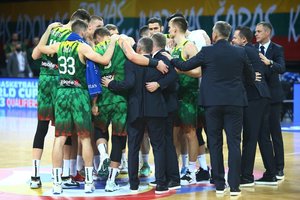 Lietuvos krepšininkų akcija Bosnijoje ir Hercegovinoje – užsirišo raištelius „Už Ukrainą“