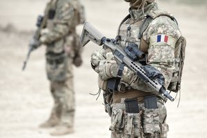 Prancūzija nusiųs 500 karių į Rumuniją ir 200 į Estiją