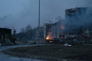 Karas Ukrainoje: smarkiai bombarduotas Kijevas, Rusijos pajėgos užėmė Chersoną