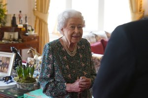 Karalienė Elizabeth II paaukojo pinigų pabėgėliams iš Ukrainos