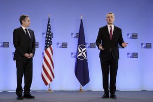 NATO atmetė raginimus sukurti neskraidymo zoną virš Ukrainos