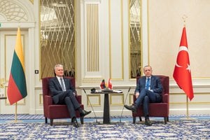 G. Nausėda kalbėjosi su Turkijos vadovu: turime stiprinti NATO gynybos elementus regione
