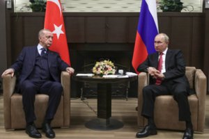 Su V. Putinu pasikalbėjęs R. T. Erdoganas ragina skelbti „skubias visuotines paliaubas“