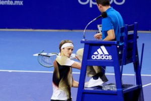 Pykčio priepuolių turinčiam tenisininkui A. Zverevui už bandymą apdaužyti teisėją – rekordinė diskvalifikacija