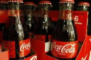 „Coca-Cola“ stabdo veiklą Rusijoje