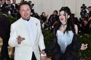 Elonas Muskas – septynių vaikų tėvas: su buvusia mylimaja Grimes slapta susilaukė dukros