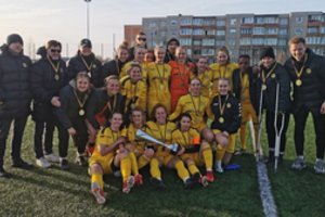 Žiemos moterų futbolo taurės trofėjus lieka Šiauliuose