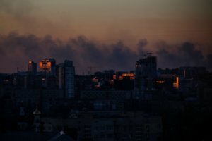 Karas Ukrainoje: Kijeve aidi galingi sprogimai, pranešama, kad Rusijos pajėgos atakavo onkologinę ligoninę