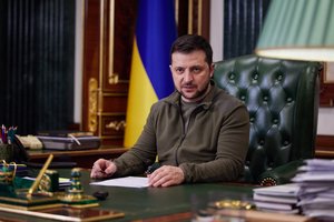 Ukrainos televizija paskelbė apie rusų įsilaužimą: eteryje pasirodė neva V. Zelenskio siūlymas pasiduoti