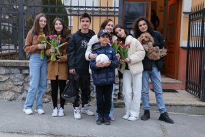 Vienas iš Ukrainos pabėgęs 11-metis Slovakijoje susitiko su savo šeima: berniuko žygdarbis įkvėpė mamą