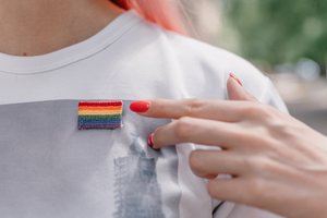 Įvardijo, su kuo mokyklose susiduria LGBT jaunuoliai: nugarą atsuka net mokytojai