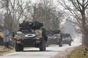Pietryčių Lietuvoje vykstančiose pratybose – naujausios Lietuvos kariuomenės pėstininkų kovos mašinos