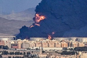 Jemeno sukilėliai skelbia užpuolę energijos milžinės „Aramco“ objektą Džidoje