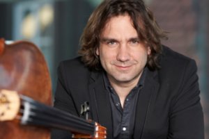 Justus Grimmas su LNSO atvers mažiau žinomą violončelės repertuarą