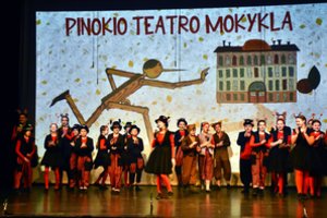 Magiška teatro šventė Plungės kultūros centre suvienijo per 300 jaunųjų aktorių
