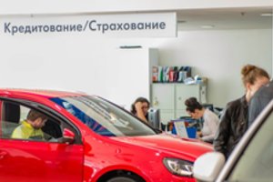 Rusijos vairuotojams – dar vienas smūgis: bankai nustojo teikti paskolas automobiliams