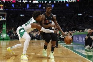 Dėl pirmos vietos kovojančių klubų akistatoje – „Heat“ pergalė prieš „Celtics“