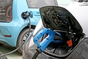 Elektromobilių savininkams numatoma skirti dar 5 mln. eurų paramos