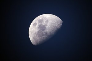 NASA pradeda skrydžiams į Mėnulį skirtos raketos galutinius patikrinimus
