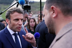 E. Macronas: M. Le Pen nori, kad Prancūzija išeitų iš ES