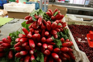 Užsuko į turgų: kokių daržovių jau galima įsigyti ir kada kainos pasieks piką
