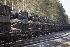 Į Lietuvą atvyko papildomos JAV artilerijos sistemos „Paladin“