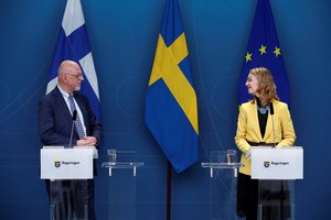 Suomijos ministrė: „labai tikėtina“, kad Helsinkis pateiks paraišką stoti į NATO